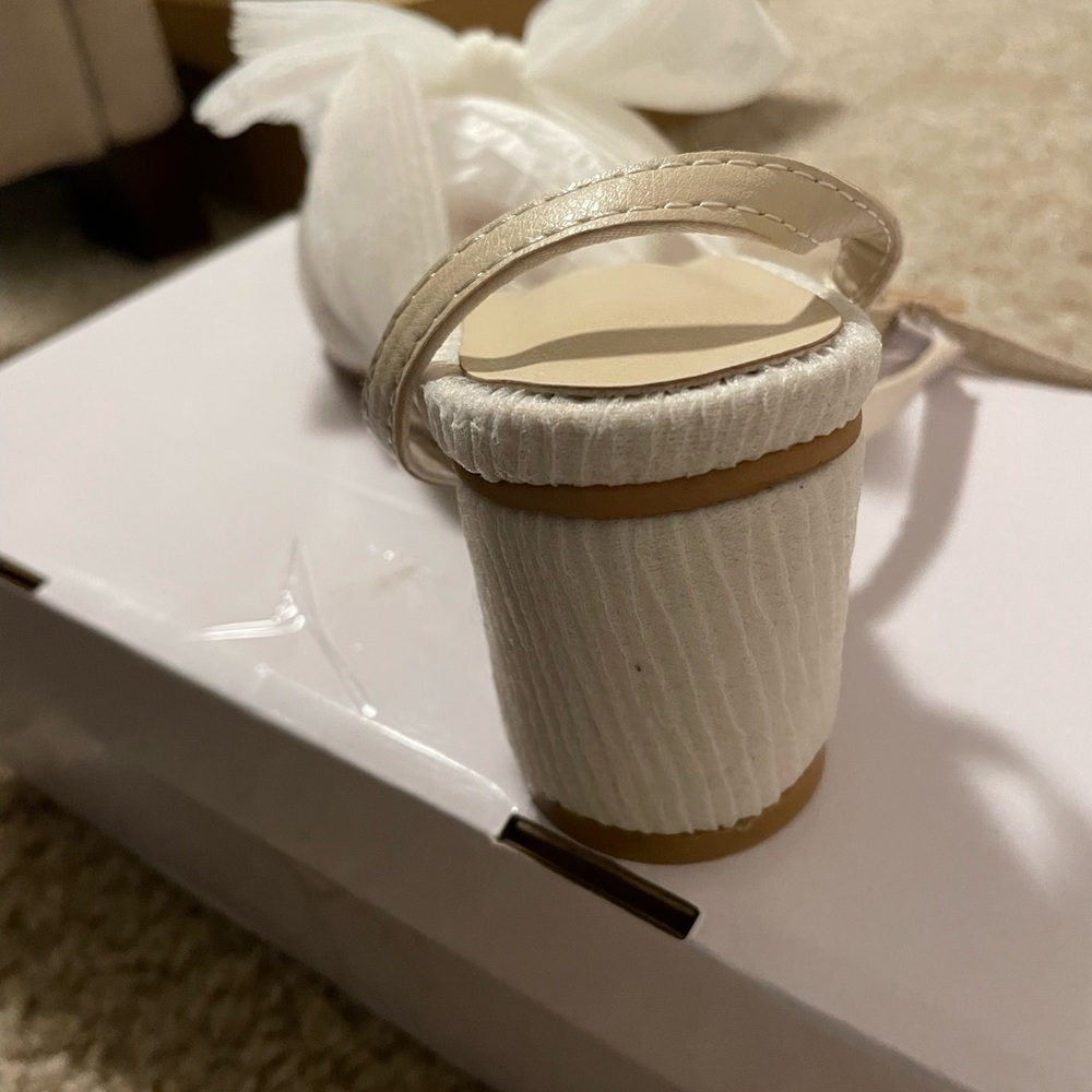 White bow mini heel